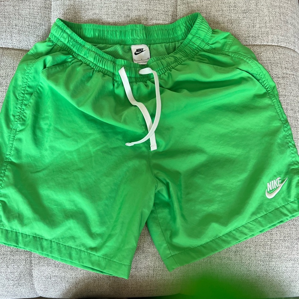 NIKE Flow Shorts 7”
